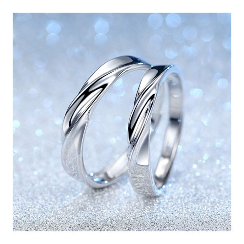 choose couple rings as love gifts