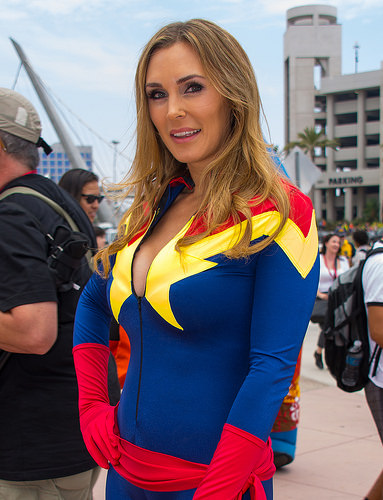 how to cosplay captain marvel